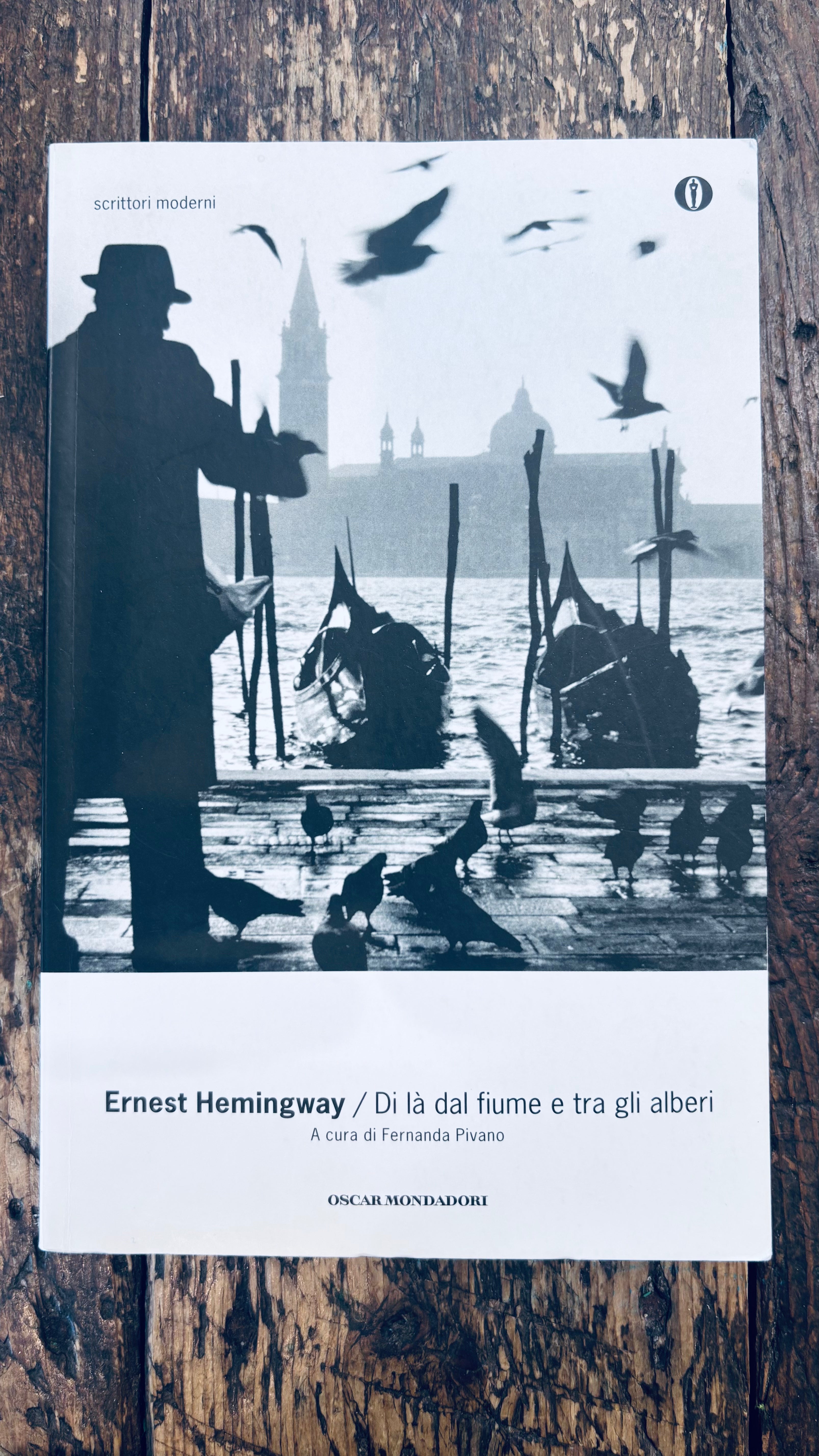 Di là dal fiume e tra gli alberi