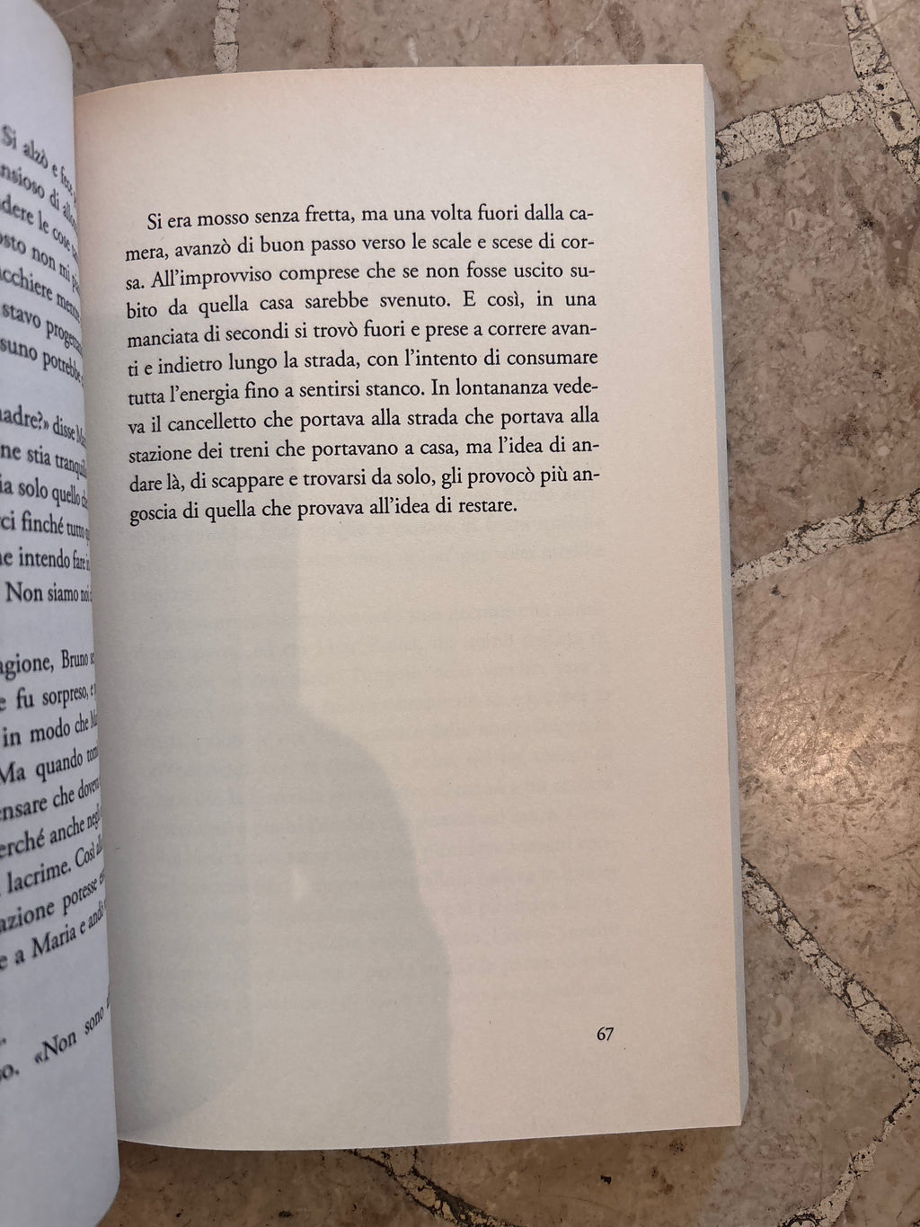 Il bambino con il pigiama a righe